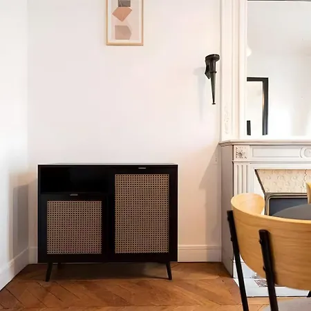 Tbs 318 - Superb With Eiffel Tower View