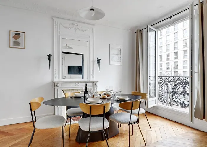 Tbs 318 - Superb With Eiffel Tower View